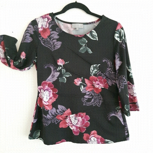 LAURA Petite Black Floral Top with Side Pleating. Size M EUC.
